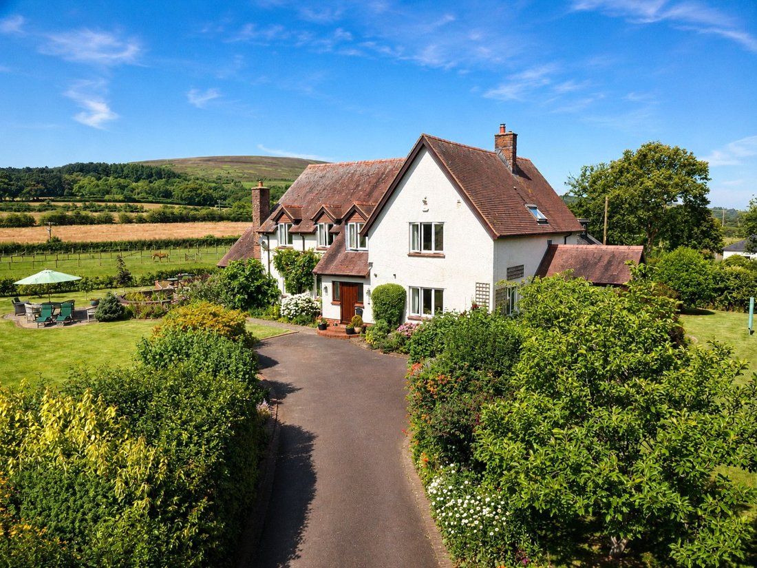 House in Wootton Courtenay, England 1 - 18411110