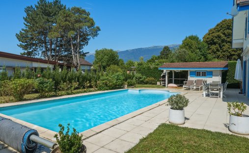 Casa a Ouest, Saint-Genis-Pouilly, Francia 1