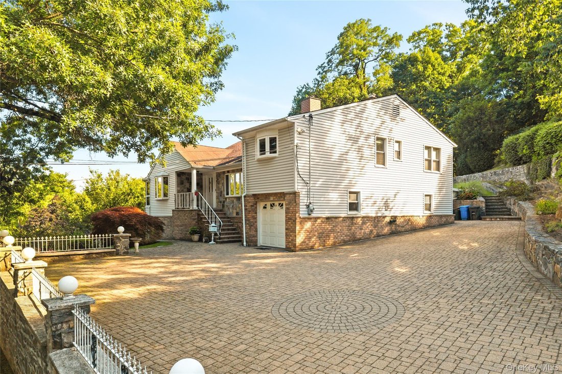 House in Yonkers, New York, United States 3 - 18411209