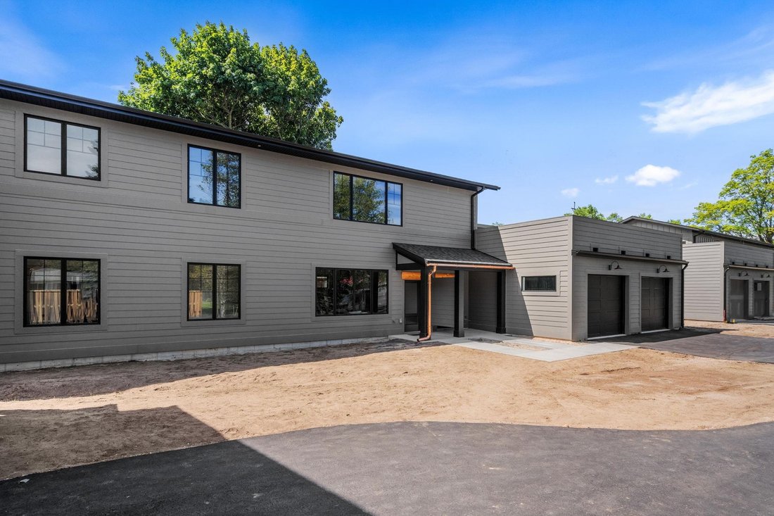 Condo in Charlevoix, Michigan, United States 5 - 18414435