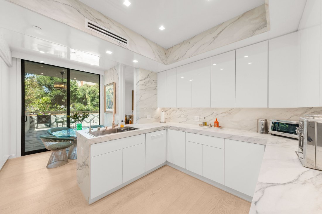 Condo in Beverly Hills, California, United States 5 - 18411799