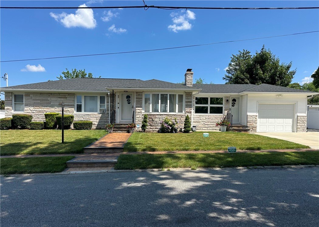 House in Cranston, Rhode Island, United States 1 - 18419174