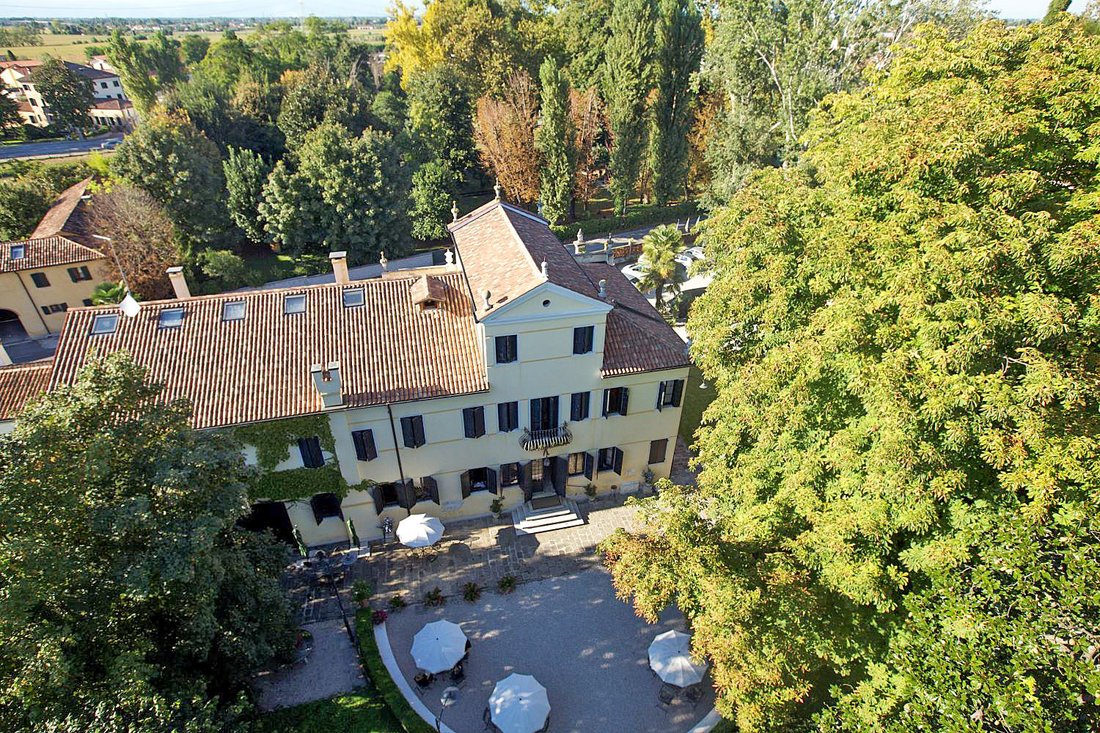 Villa in Dolo, Veneto, Italy 2 - 18412084