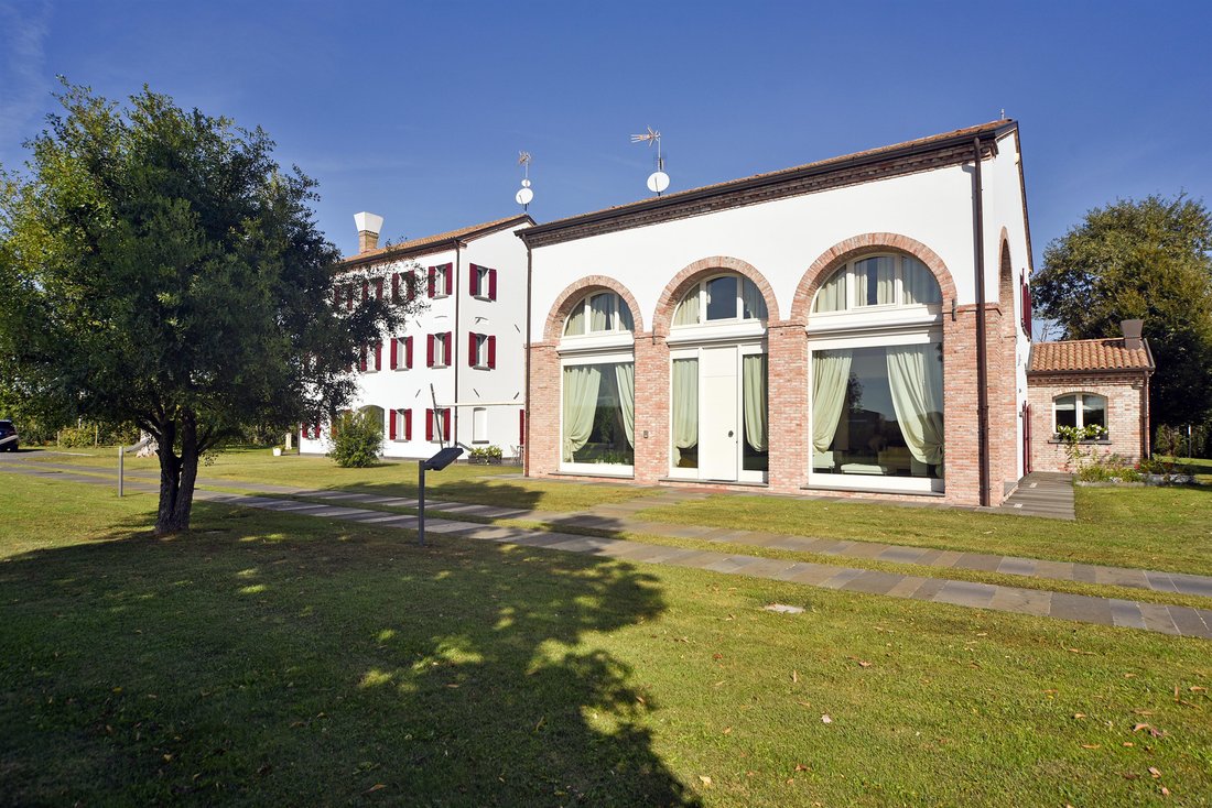 San Donà di Piave, Veneto, Italy 4 - 18412031