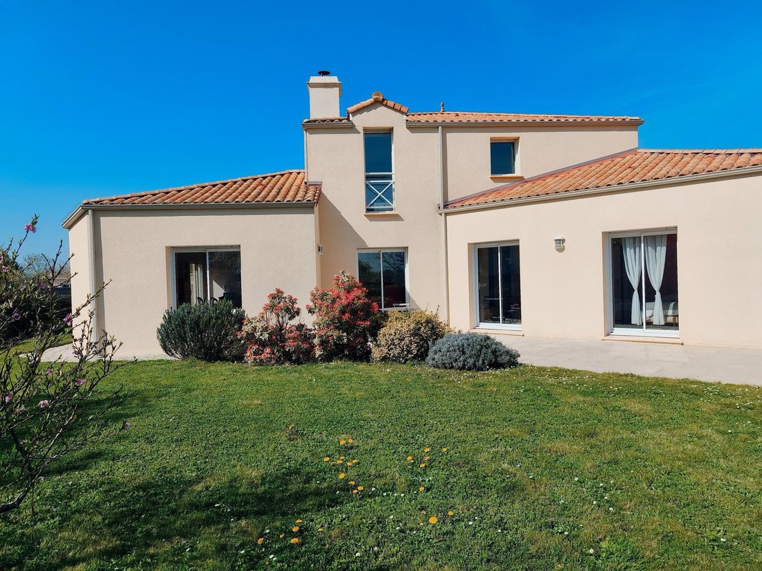 House in Saint-Leger-les-Vignes, Pays de la Loire, France 3 - 18417070