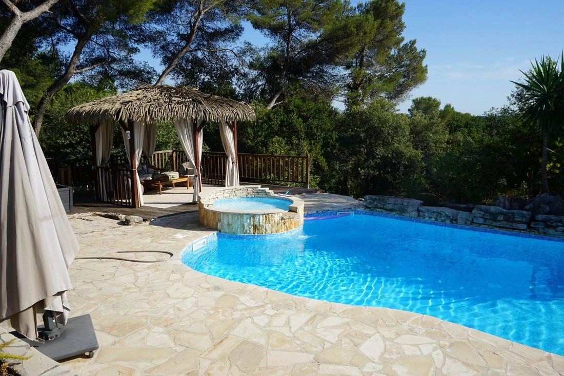 Villa in Sud, Roquefort-les-Pins, France 1 - 18417270