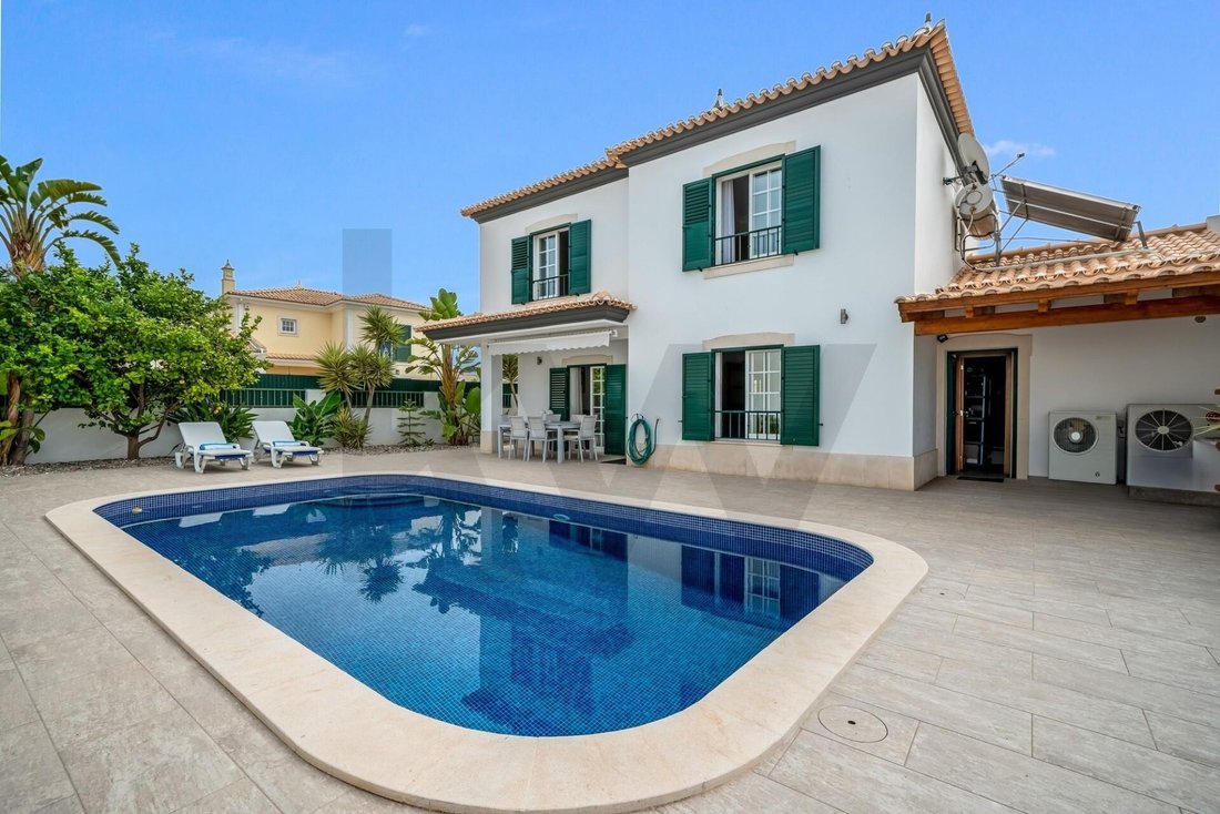 Townhouse in Alcantarilha, Algarve, Portugal 1 - 18412297