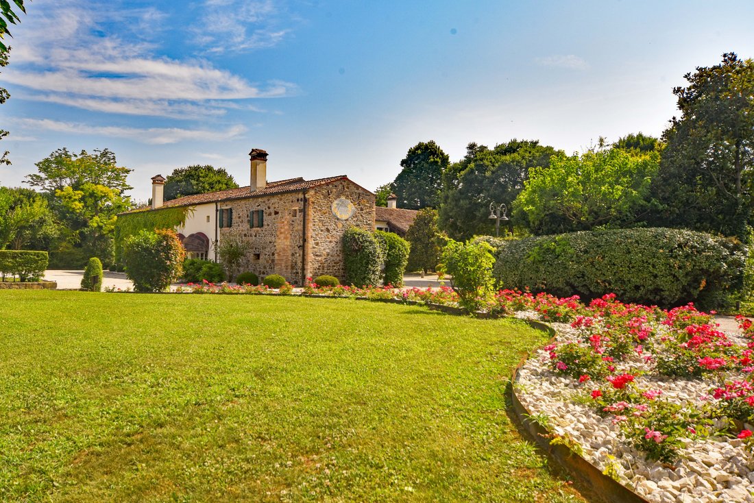Estate in Vò, Veneto, Italy 1 - 18412077