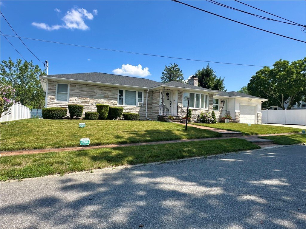 House in Cranston, Rhode Island, United States 3 - 18419174