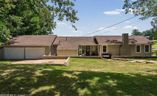 House in Sardis, Mississippi, United States 1