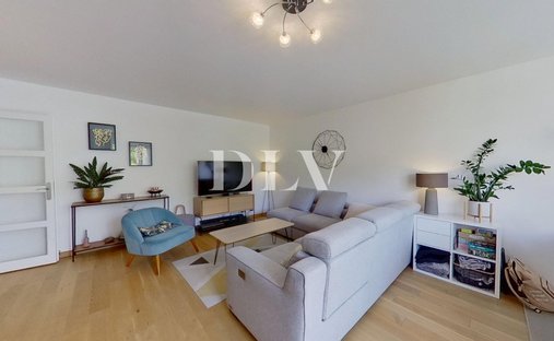 Apartment in Sud, Avon, France 1