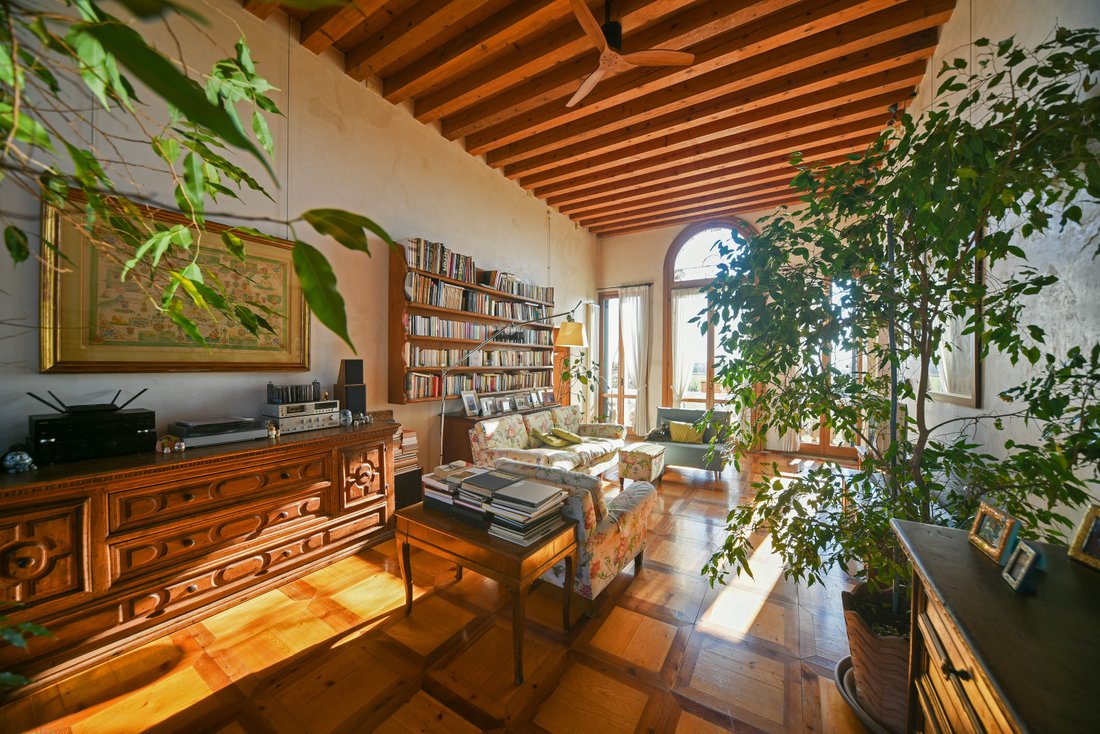 Villa in Cathedral - Piazza dei Signori, Treviso, Italy 5 - 18412093
