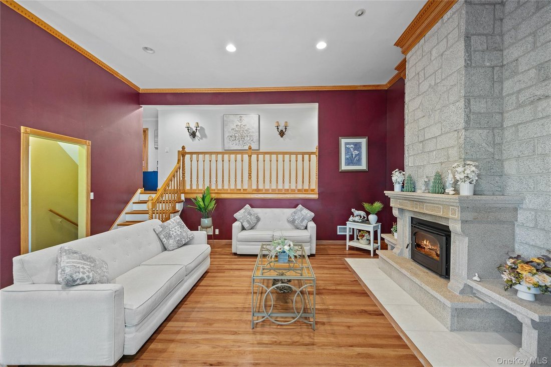 House in Yonkers, New York, United States 5 - 18411209