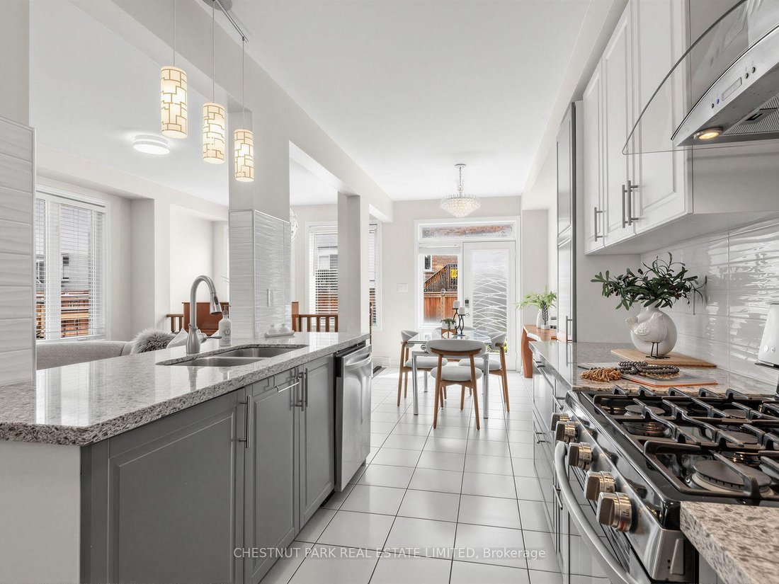 Villa in Aurora, Ontario, Canada 4 - 18412153