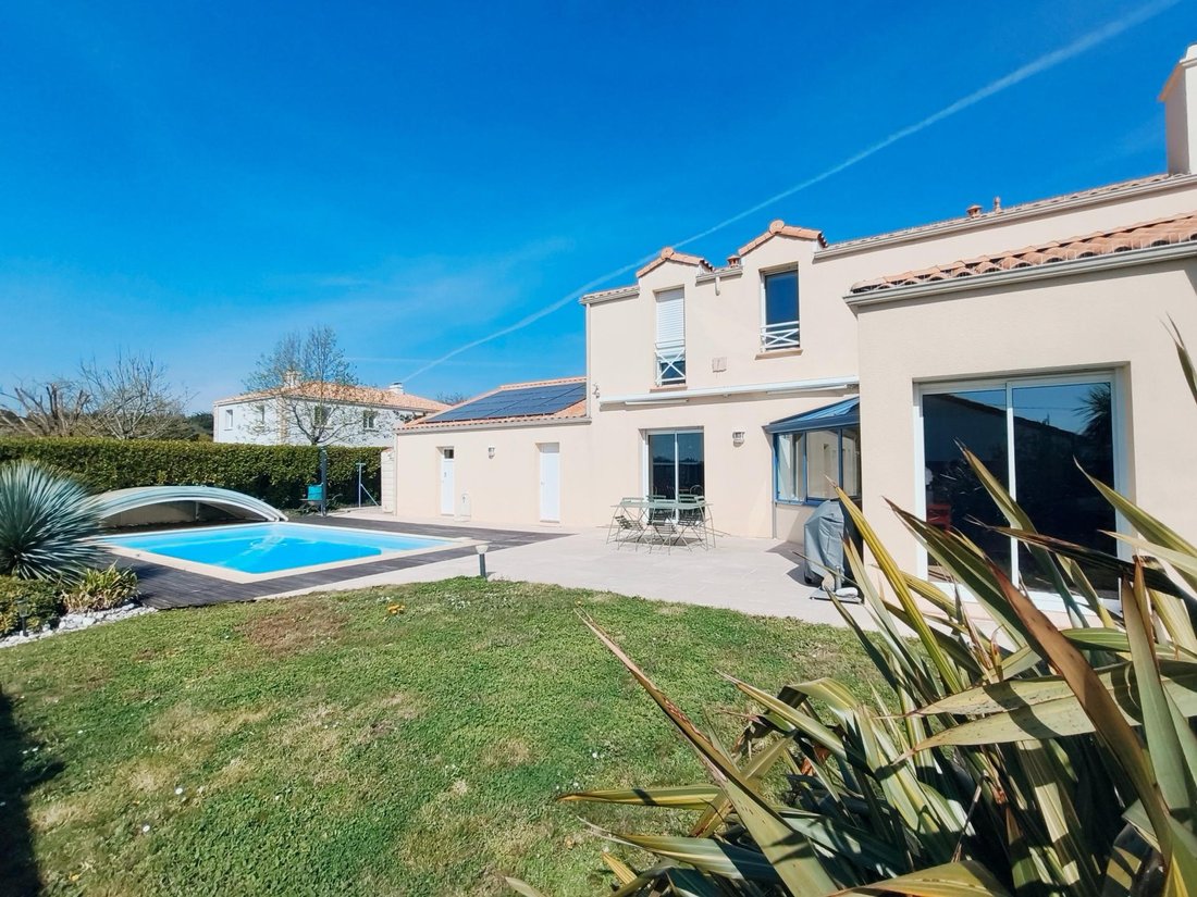 House in Saint-Leger-les-Vignes, Pays de la Loire, France 1 - 18417070