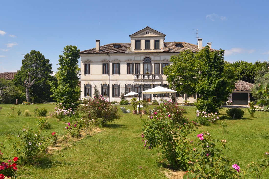 Villa in Cathedral - Piazza dei Signori, Treviso, Italy 2 - 18412093