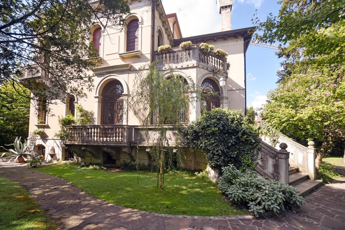 Villa in Cathedral - Piazza dei Signori, Treviso, Italy 3 - 18412074