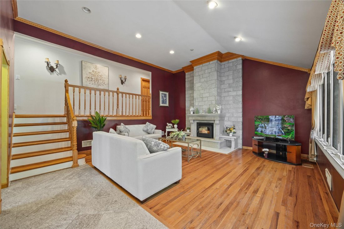 House in Yonkers, New York, United States 4 - 18411209