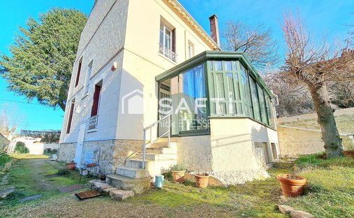 House in Meriel, Ile-de-France, France 1