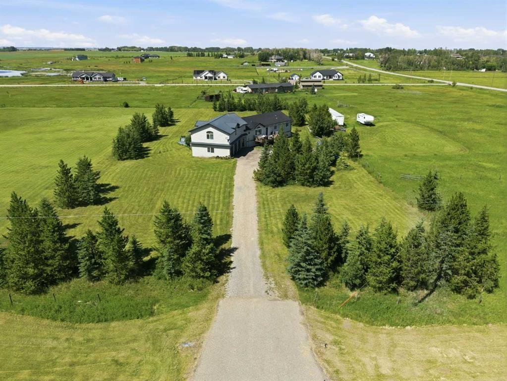 House in De Winton, Alberta, Canada 5 - 18418813