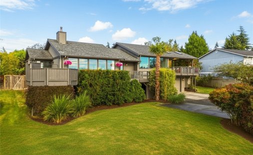 House in Clinton, Washington, United States 1
