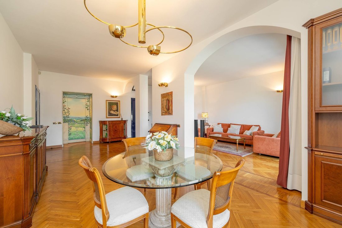 Apartment in Eastern Lake Center, Como, Lombardy 1 - 18411807
