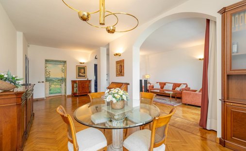 Apartment in Eastern Lake Center, Como, Lombardy 1
