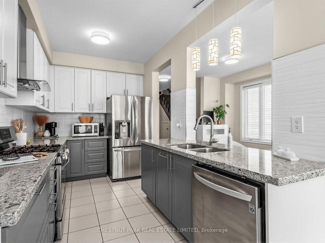 Villa in Aurora, Ontario, Canada 3 - 18412153