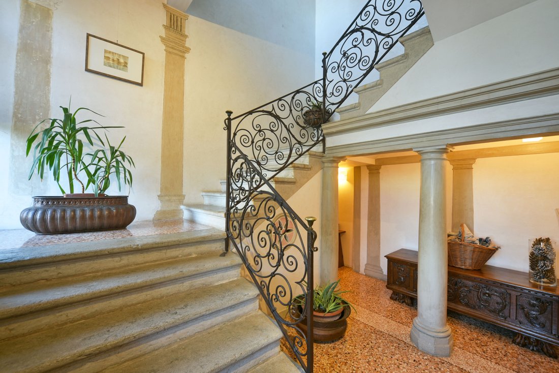 Villa in Cathedral - Piazza dei Signori, Treviso, Italy 4 - 18412093