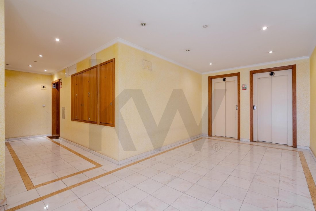 Apartment in Carnaxide e Queijas, Lisbon, Portugal 3 - 18411042