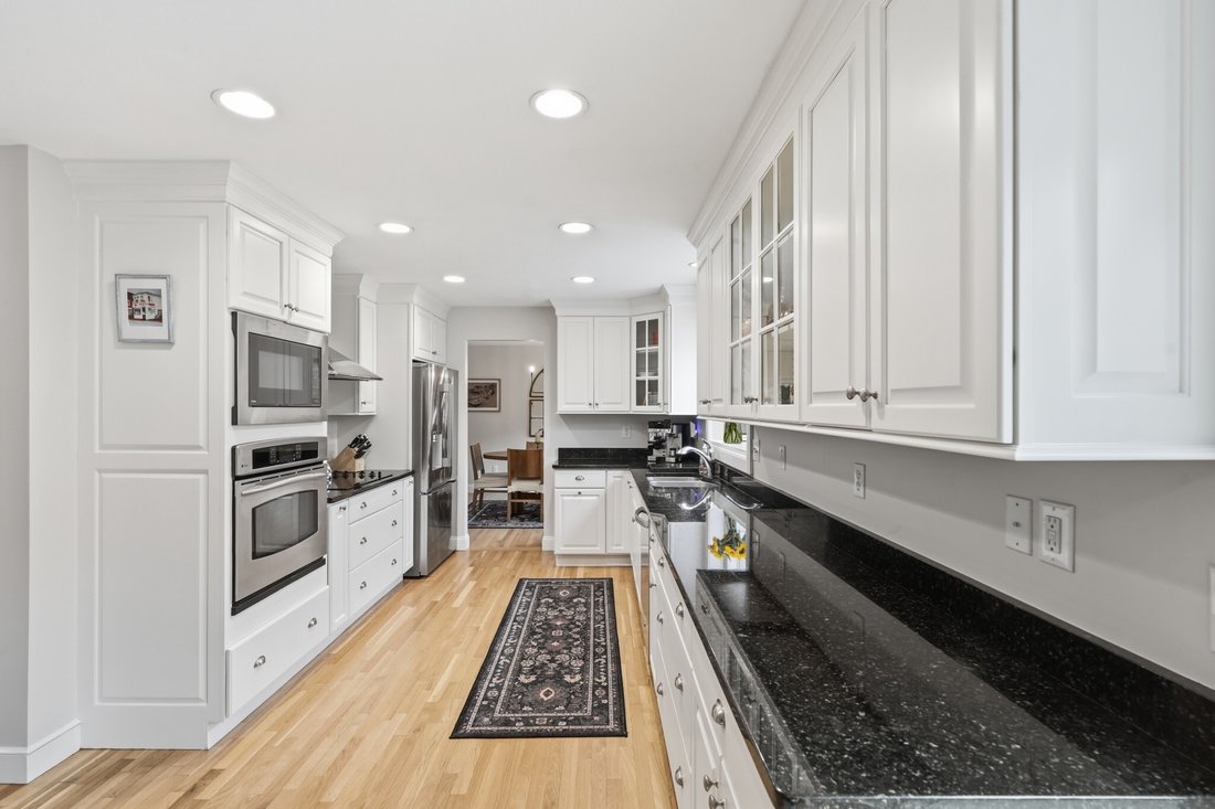 Bristol, Rhode Island, United States 5 - 18412527