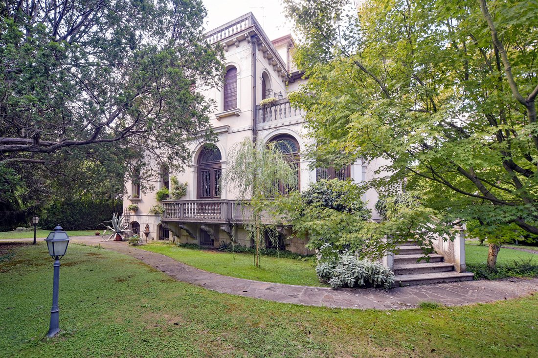 Villa in Cathedral - Piazza dei Signori, Treviso, Italy 1 - 18412074