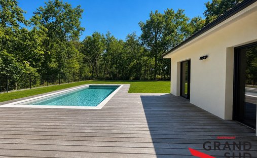House in Saint-Aubin-de-Medoc, Nouvelle-Aquitaine, France 1