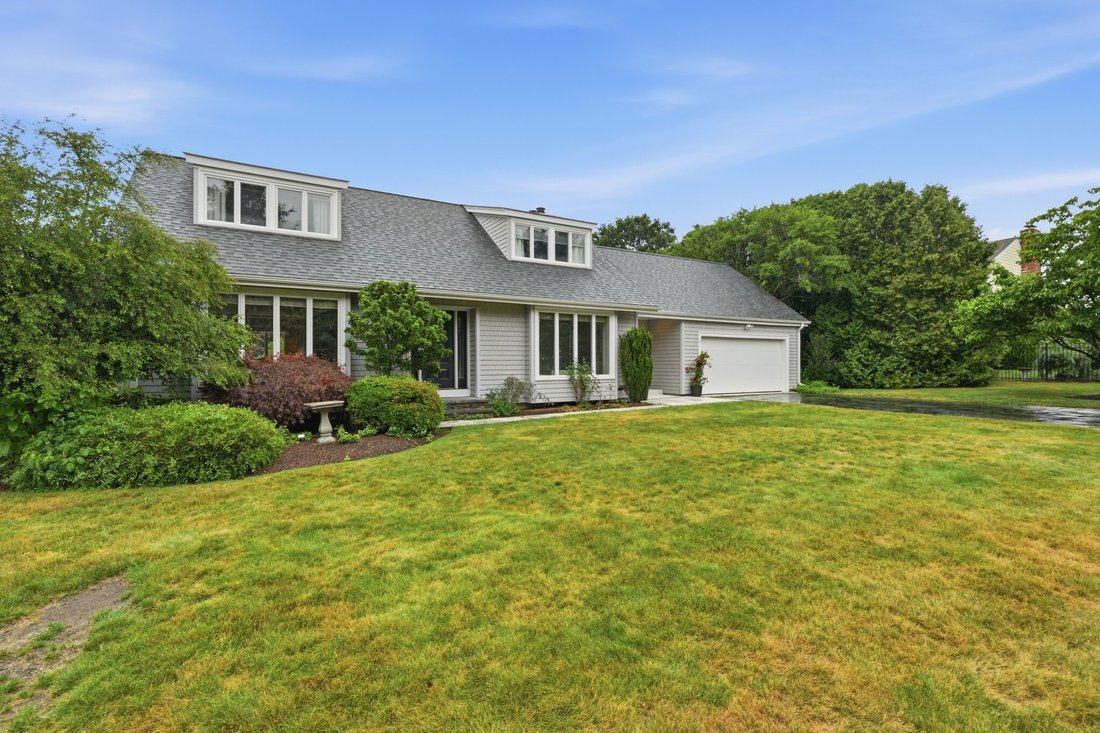 Bristol, Rhode Island, United States 2 - 18412527