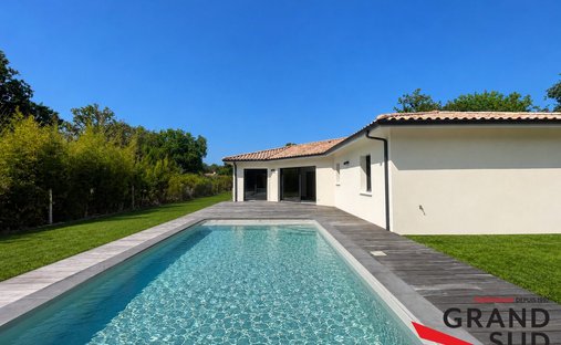 House in Saint-Aubin-de-Medoc, Nouvelle-Aquitaine, France 1
