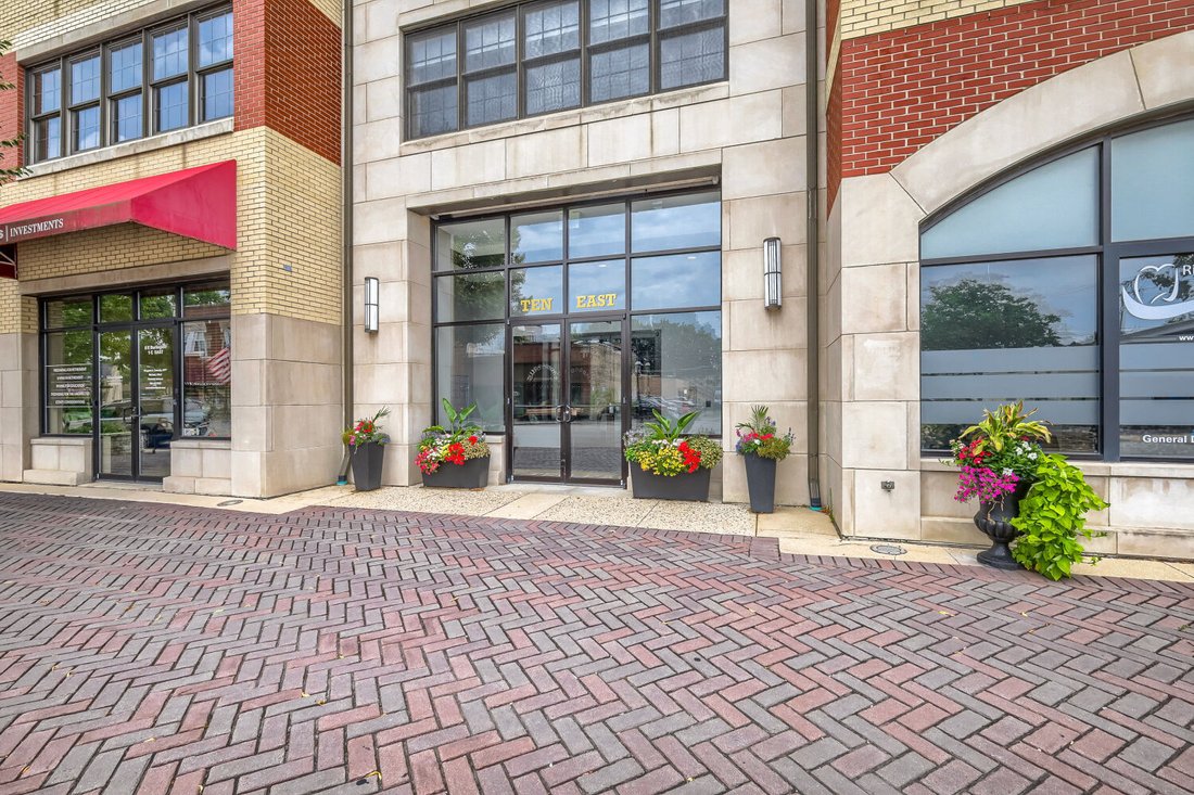 Condo in Riverside, Illinois, United States 1 - 18408900