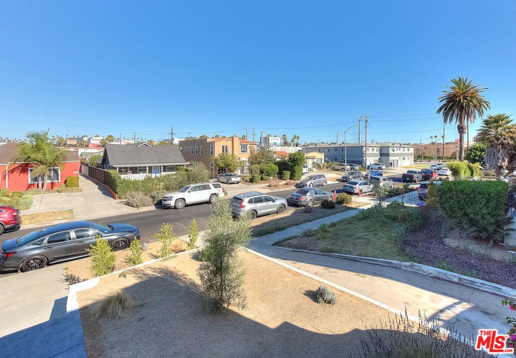 Los Angeles, California, United States 4 - 18414760