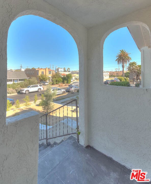Los Angeles, California, United States 5 - 18414760