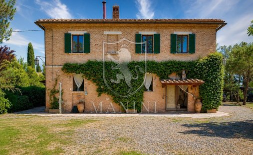 Country House in Asciano, Tuscany, Italy 1