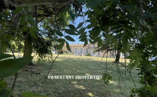 House in Saint-Germain-de-Grave, Nouvelle-Aquitaine, France 1