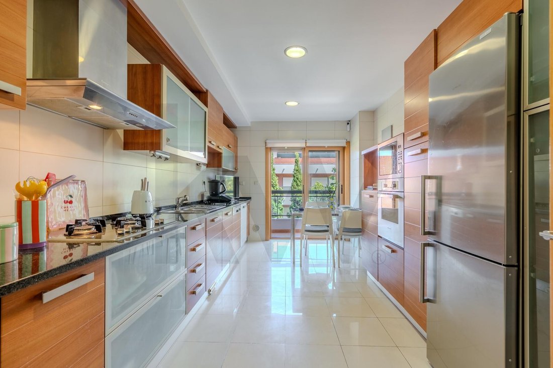 Apartment in Carnaxide e Queijas, Lisbon, Portugal 1 - 18411042