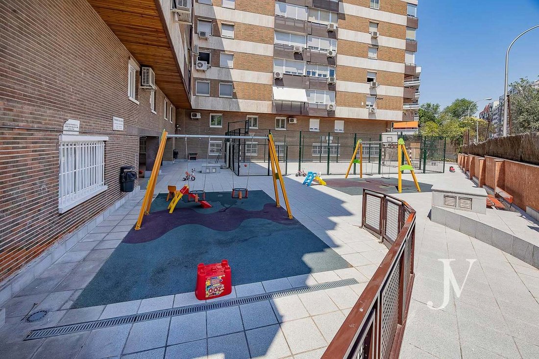 Apartment in Fuencarral-El Pardo, Madrid, Spain 4 - 18409457