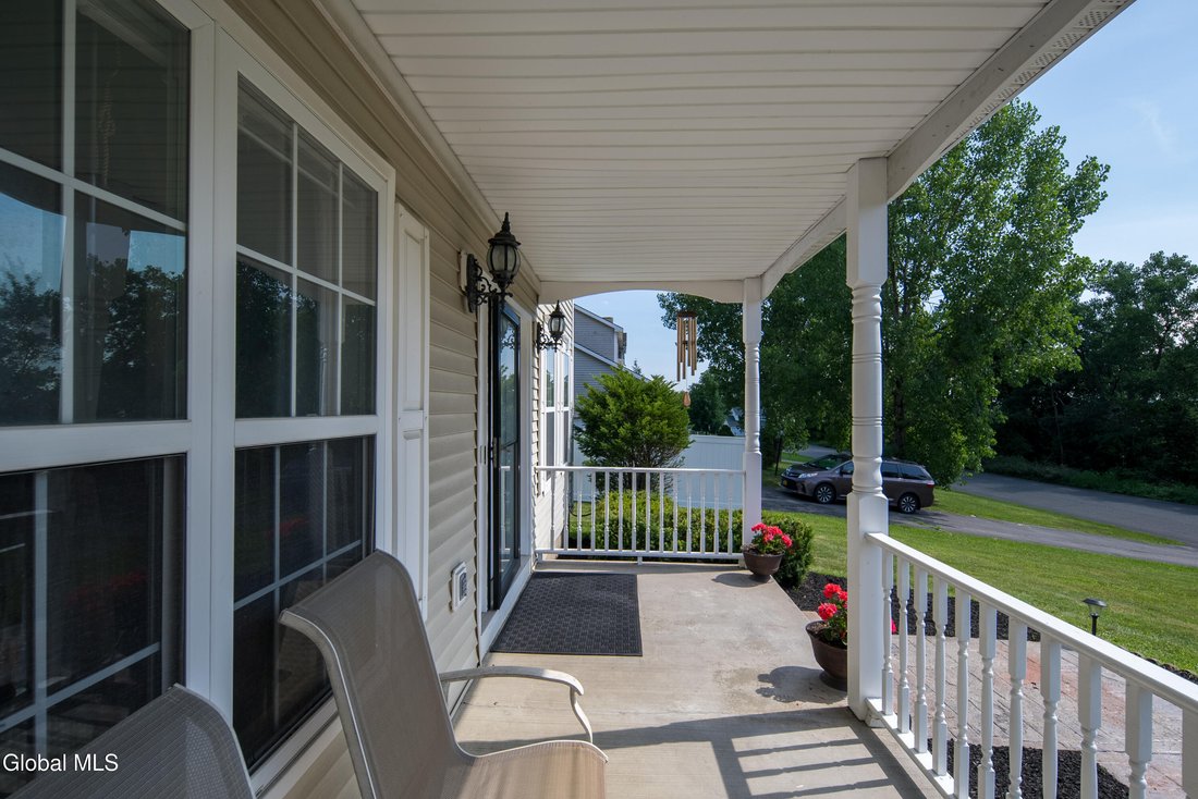 House in Latham, New York, United States 4 - 18413593