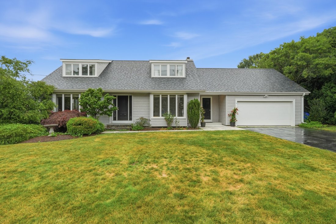Bristol, Rhode Island, United States 1 - 18412527