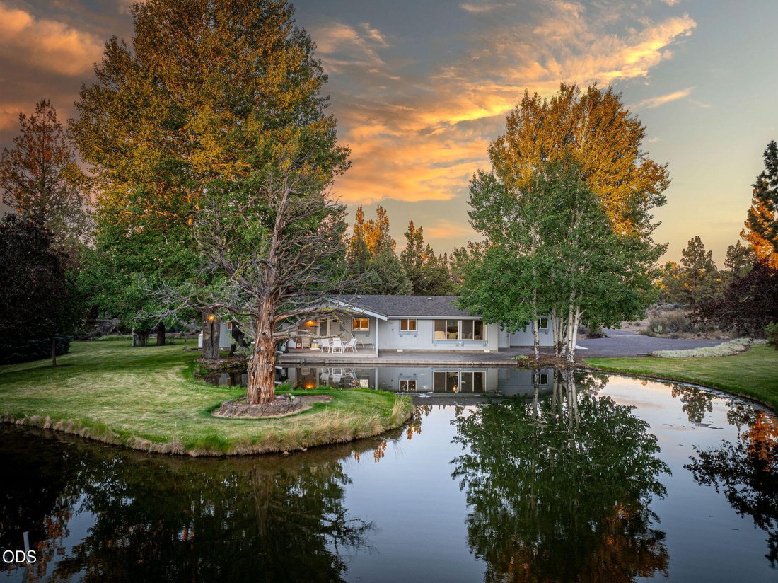Bend, Oregon, United States 4 - 18410837