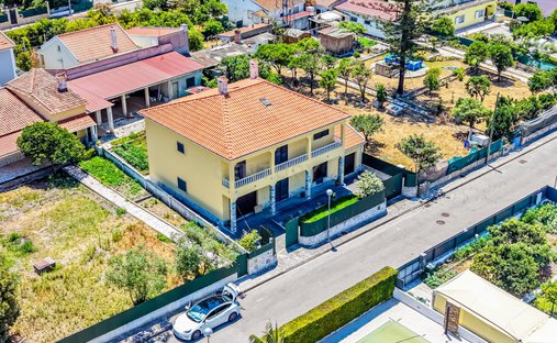 Villa in Lagoa De Albufeira, Setubal, Portugal 1