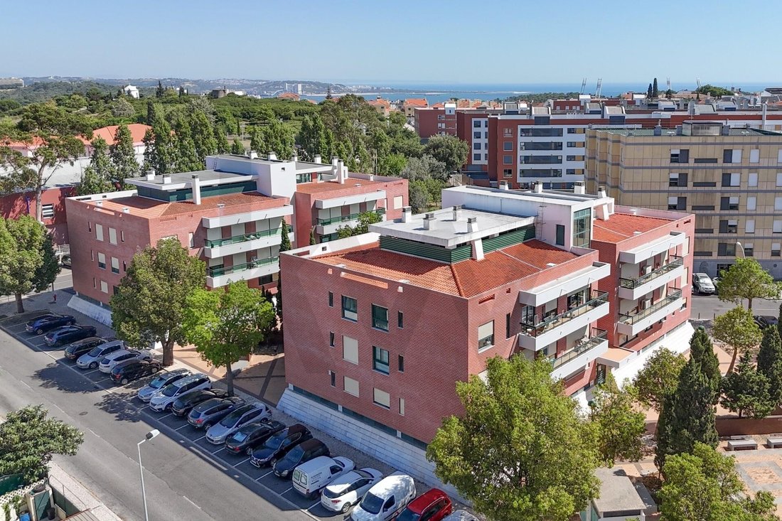 Apartment in Carnaxide e Queijas, Lisbon, Portugal 2 - 18411042