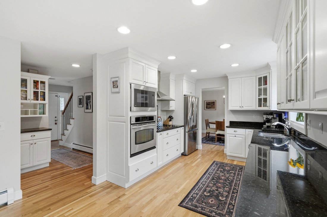 Bristol, Rhode Island, United States 3 - 18412527