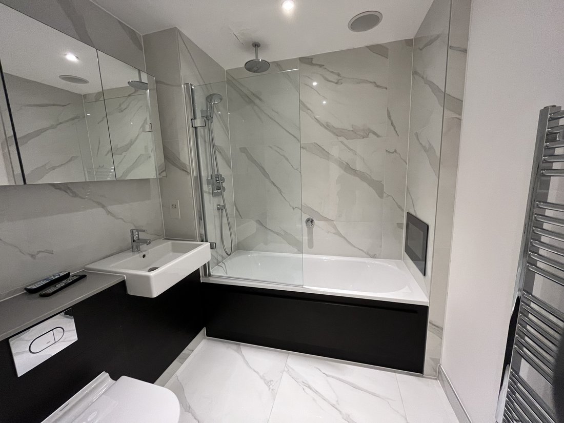Apartment in WC1, Camden, England 2 - 18413295