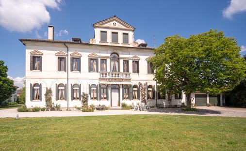 Villa in Cathedral - Piazza dei Signori, Treviso, Italy 1